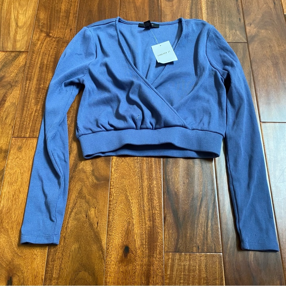 NEW Forever 21 Womens Sweater Medium Cropped Long Sleeve Blue Lightweight Knit